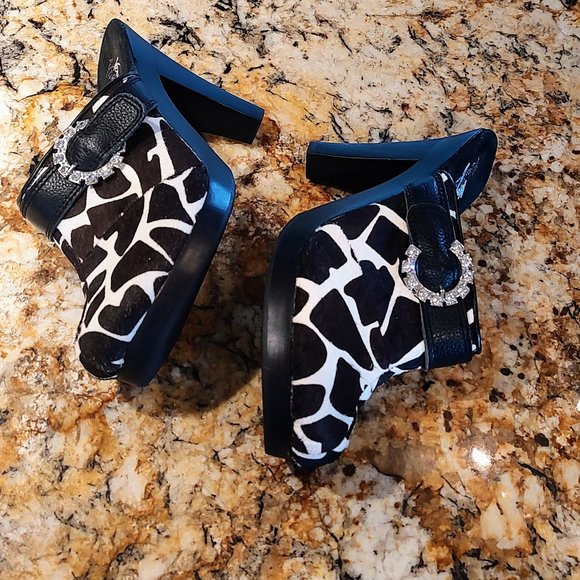 Women's Very Volatile animal print cowhide mules SZ 9 4.5" heel pre-owned. - Picture 9 of 16